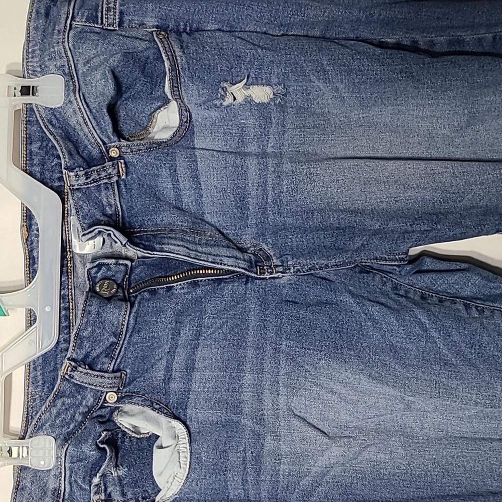 R1893 Medium Wash Distressed Jeans